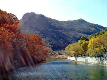 澳门期期准免费精准，昆凌家庭背景